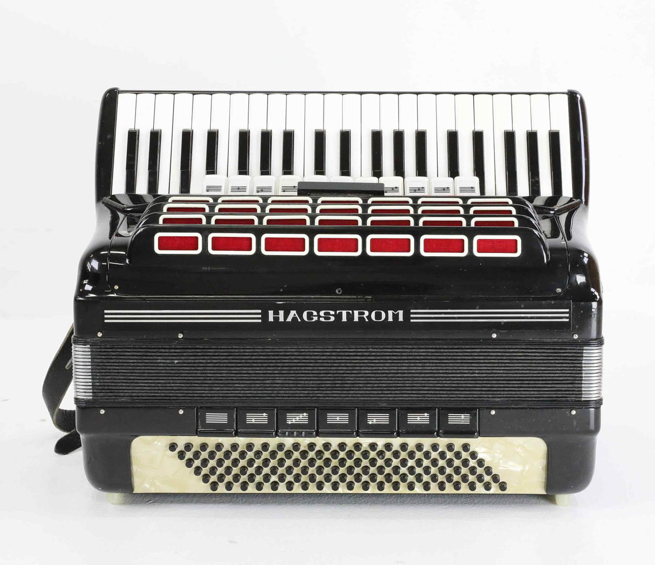 HAGSTRÖM. Piano accordion.