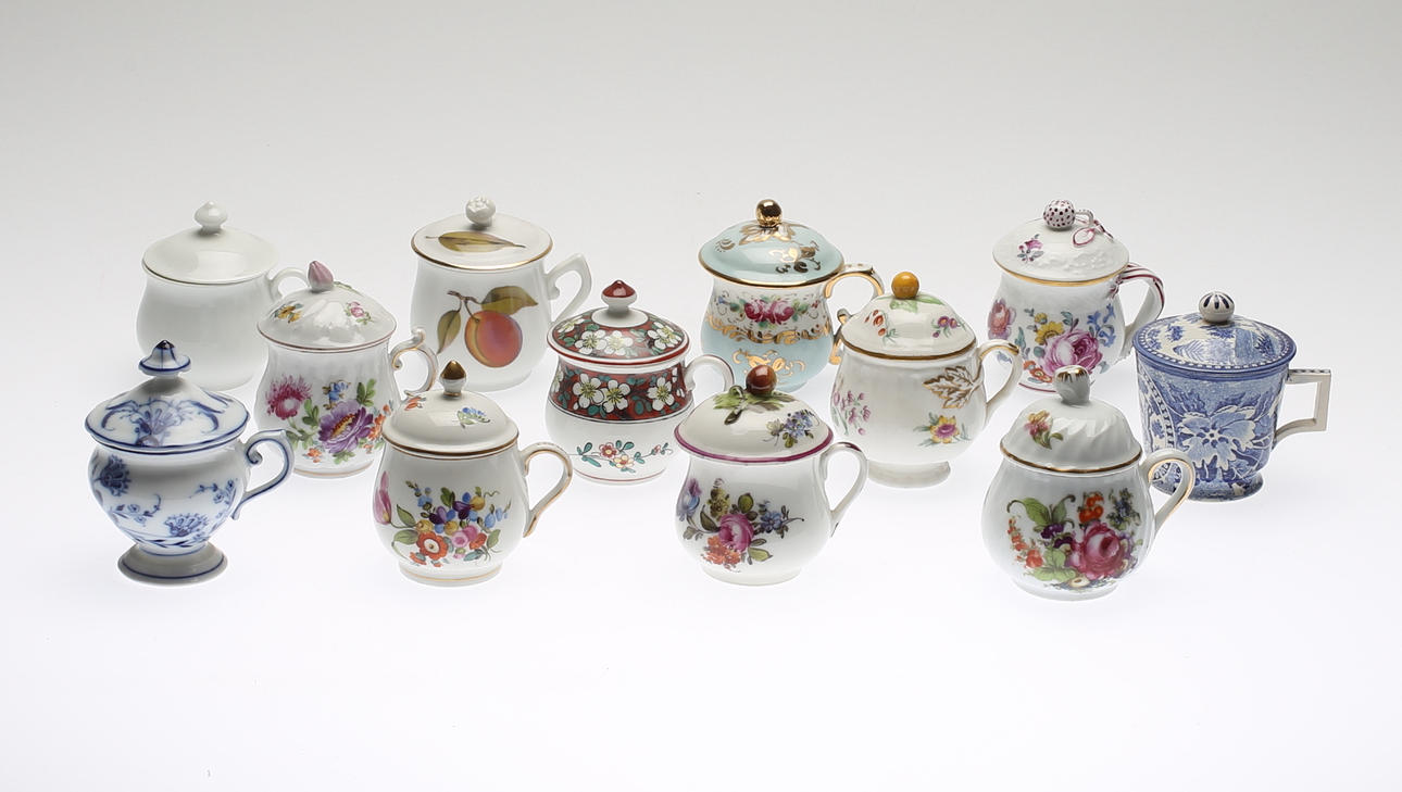 CREMEKOPPAR, 12 st, olika fabrikat, 1800-1900-tal.