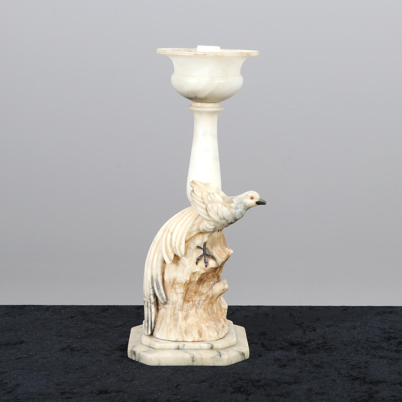 PÖYTÄVALAISIN, ALABASTER, 1900-LUKU.