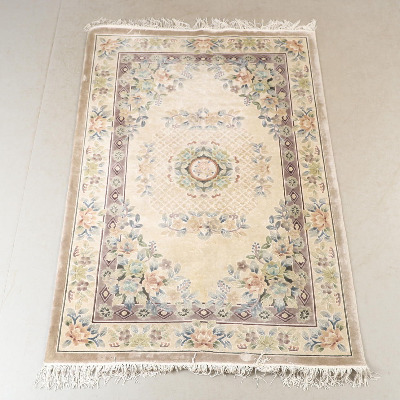 CARPET, China, silk cut, 185 x 125 cm.