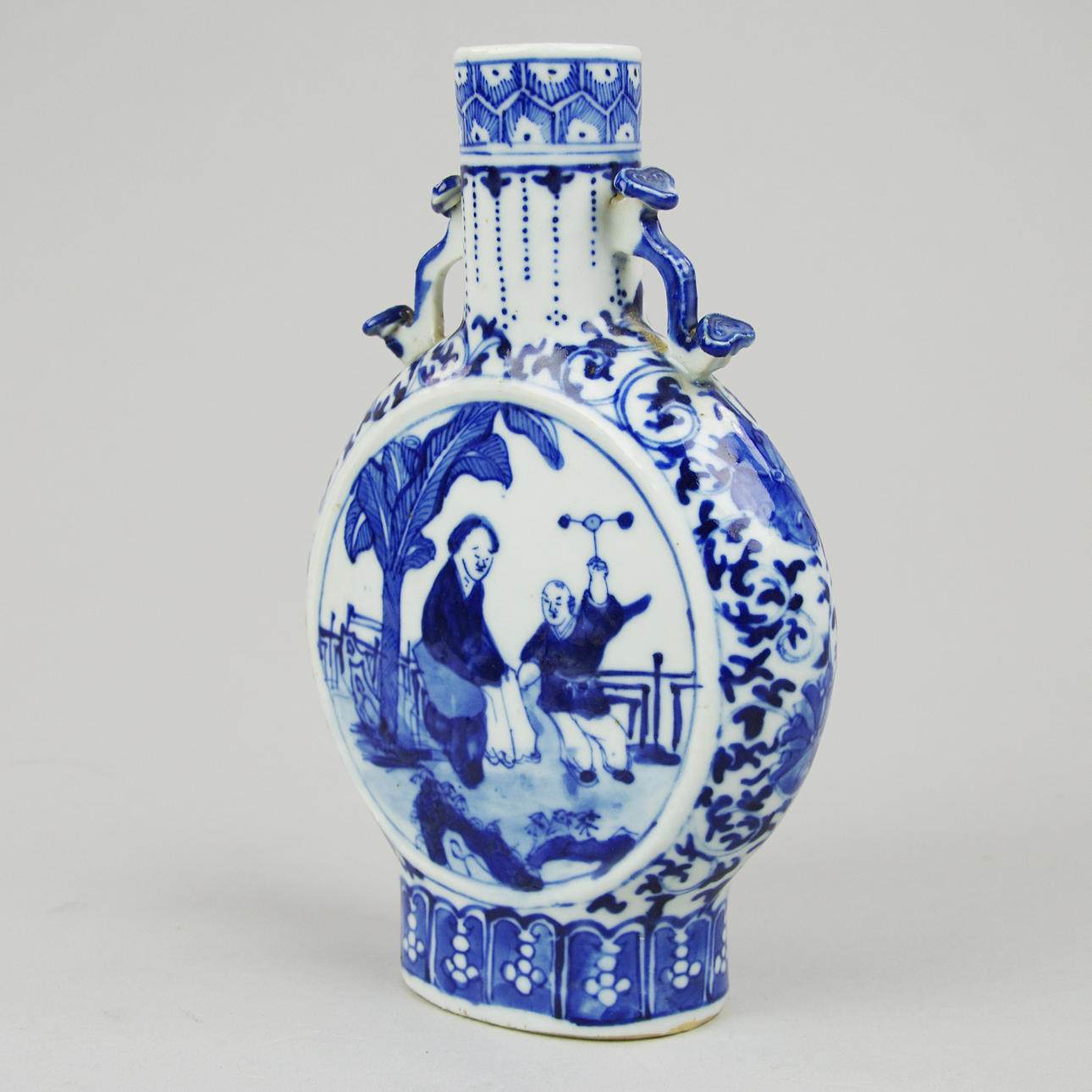 PILGRIMSFLASKA, porslin, Kina, 1800/1900-tal.