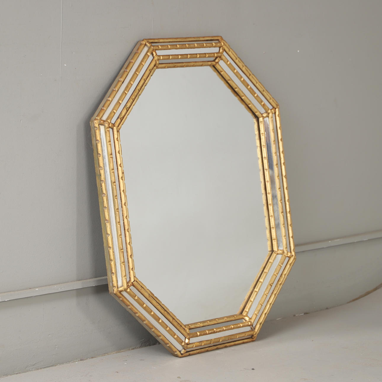 Peili, kullattu, Italia.