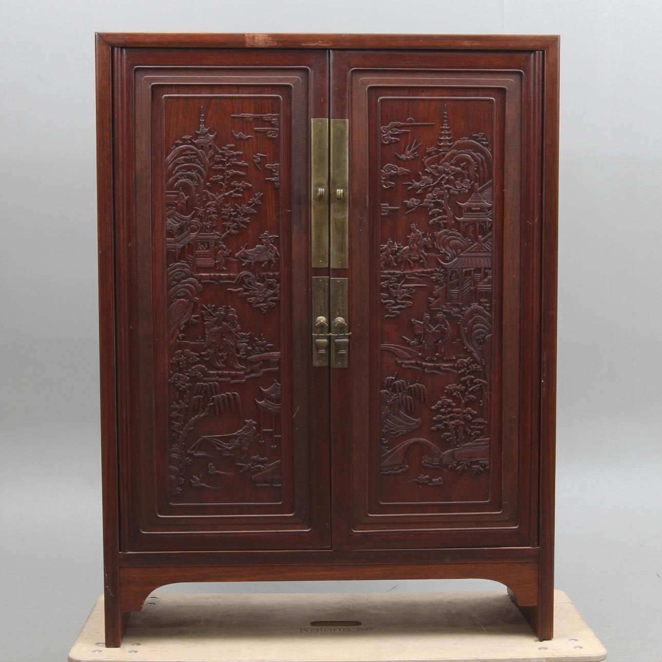 SKÅP, Kina, 1900-tal.