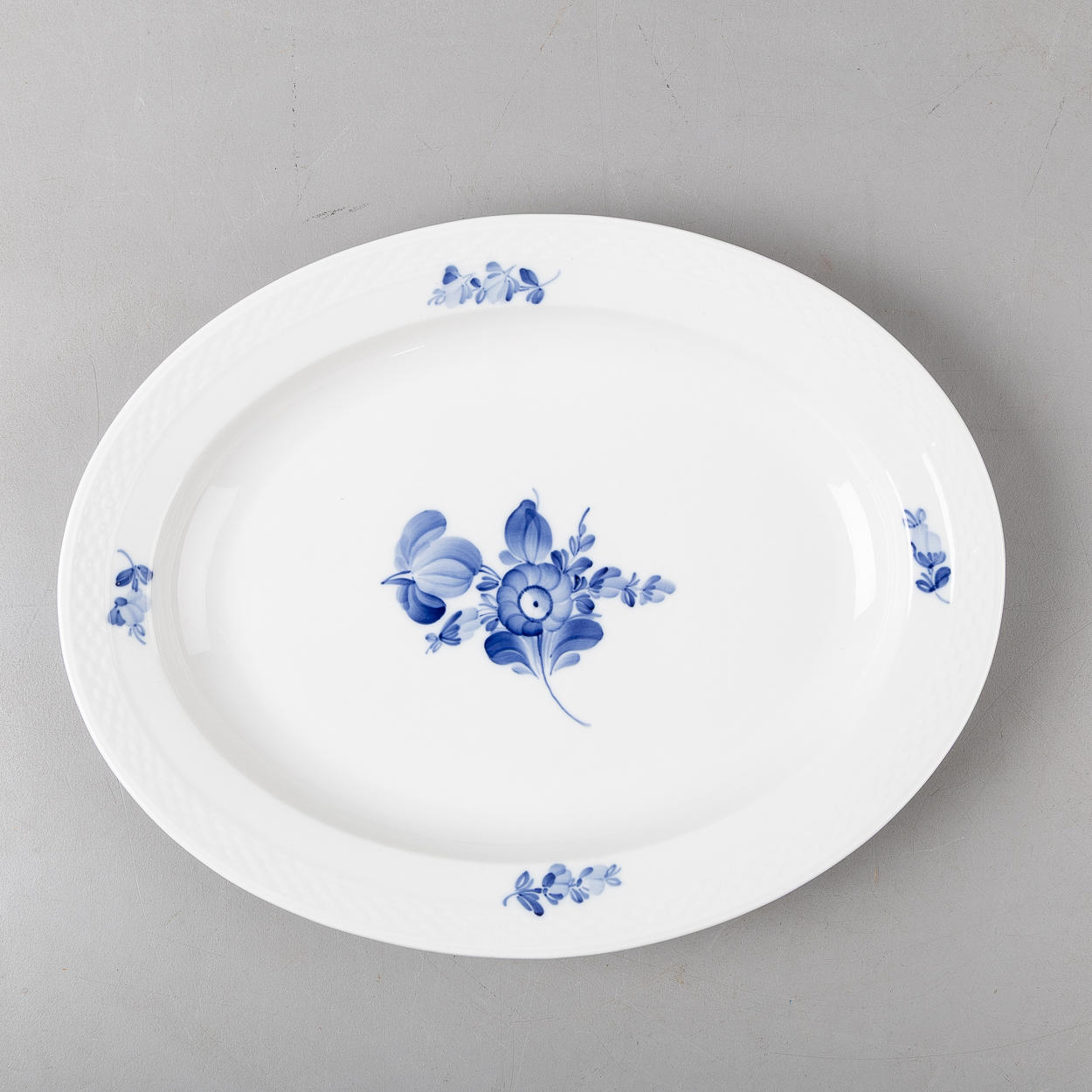 FAT, porslin, "Blå blomst" Royal Copenhagen Danmark.