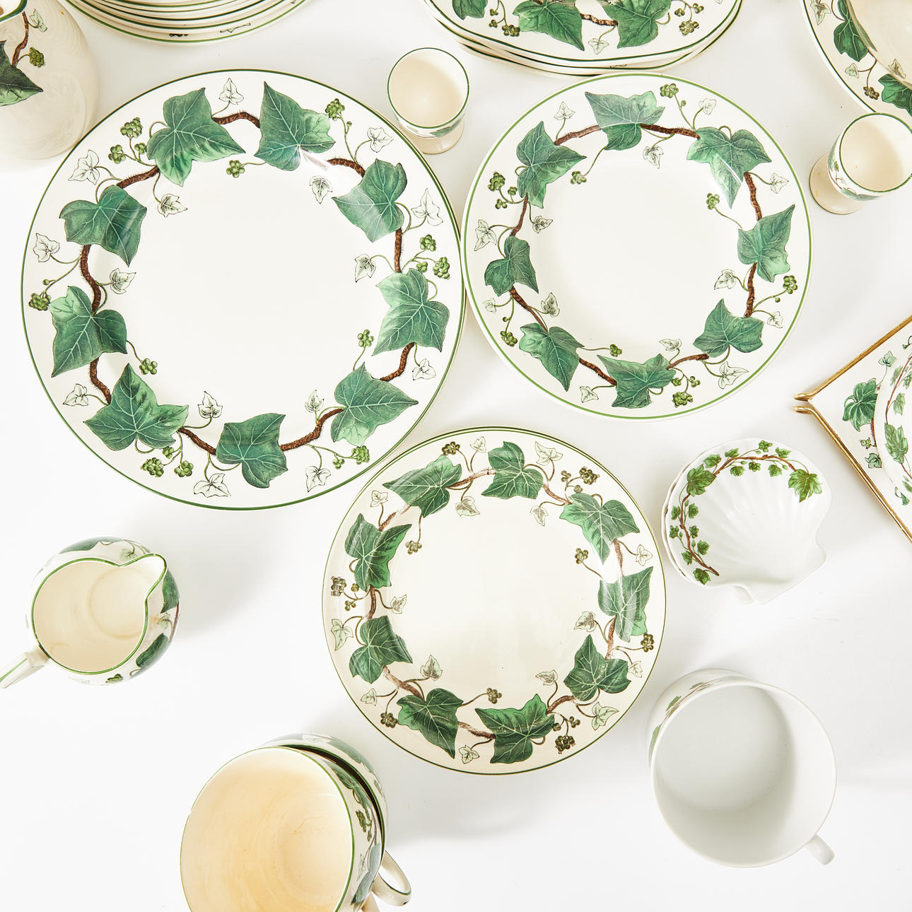 WEDGWOOD. Set of 30 pieces, Napoleon Ivy, Wedgwood of Etruria