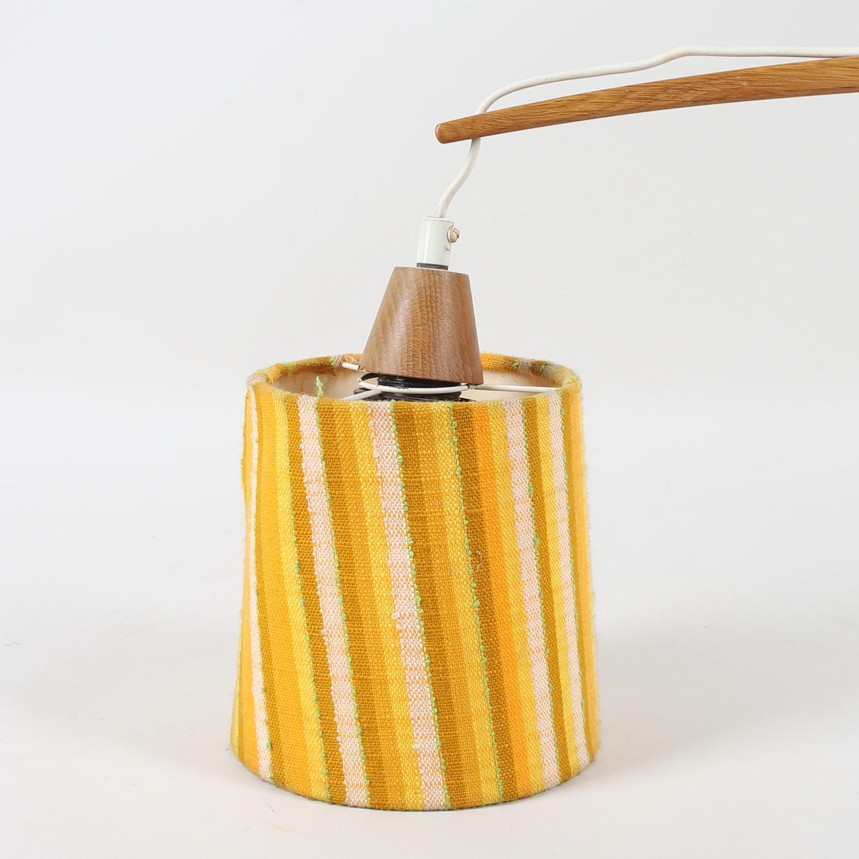 VÆGLAMPE, teak, justerbar tekstilskærm, 1950'erne.