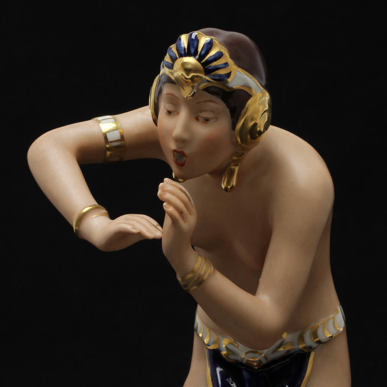 FIGURIN, porslin, ormtjuserska, Royal Dux.
