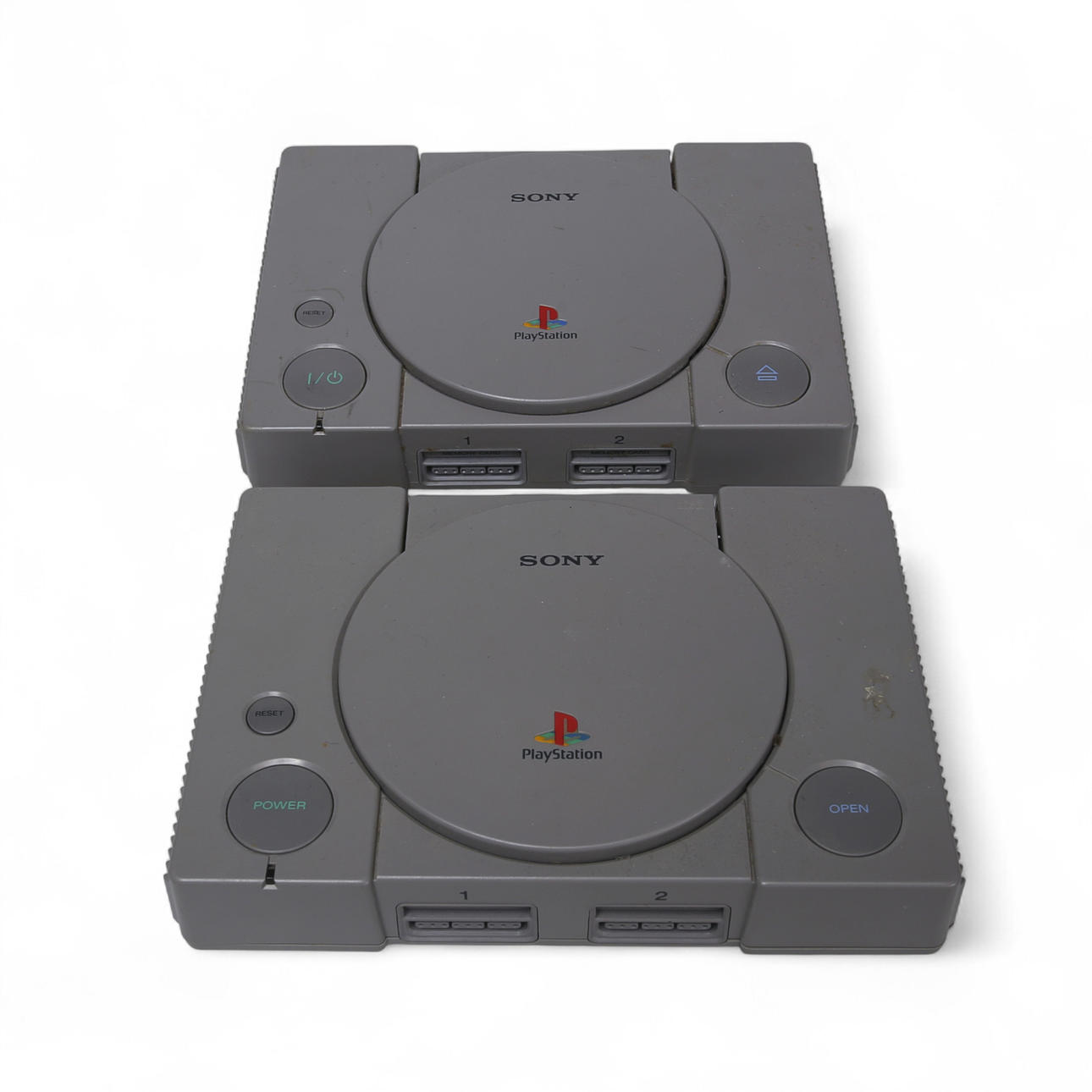 SPELKONSOLLER SONY PLAYSTATION 1, TVÅ STYCKEN.