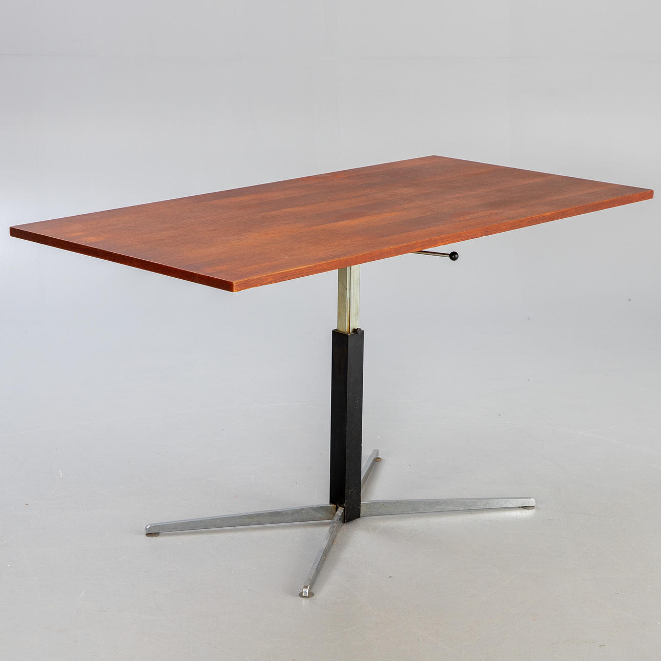 WILHELM RENZ. Dining table in teak, Germany, 1960s.