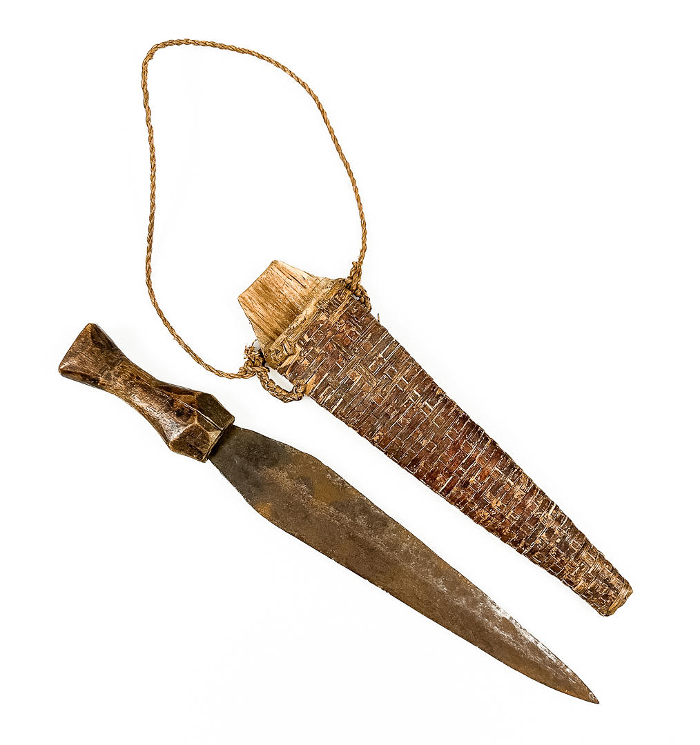 Una daga de madera, probablemente del siglo XIX.