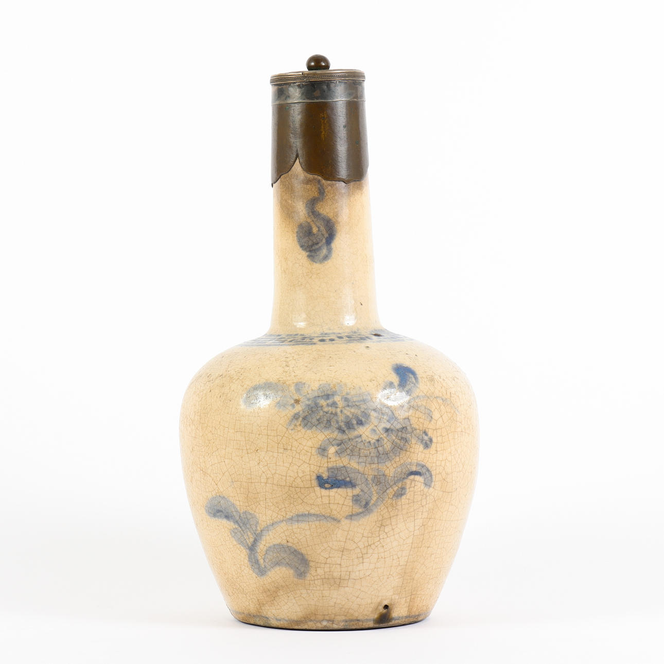A Vietnamese ceramic vase, 19th century.