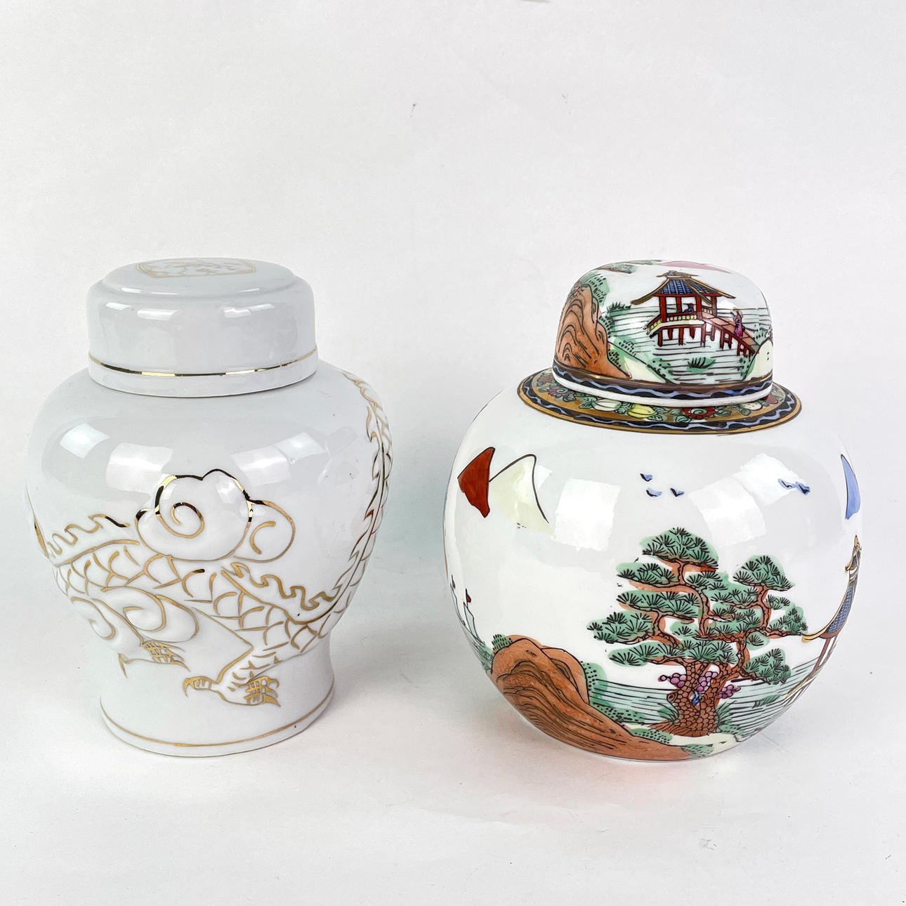 BOJAN/LOCKING URN, 2 pcs. Porcelain, China.