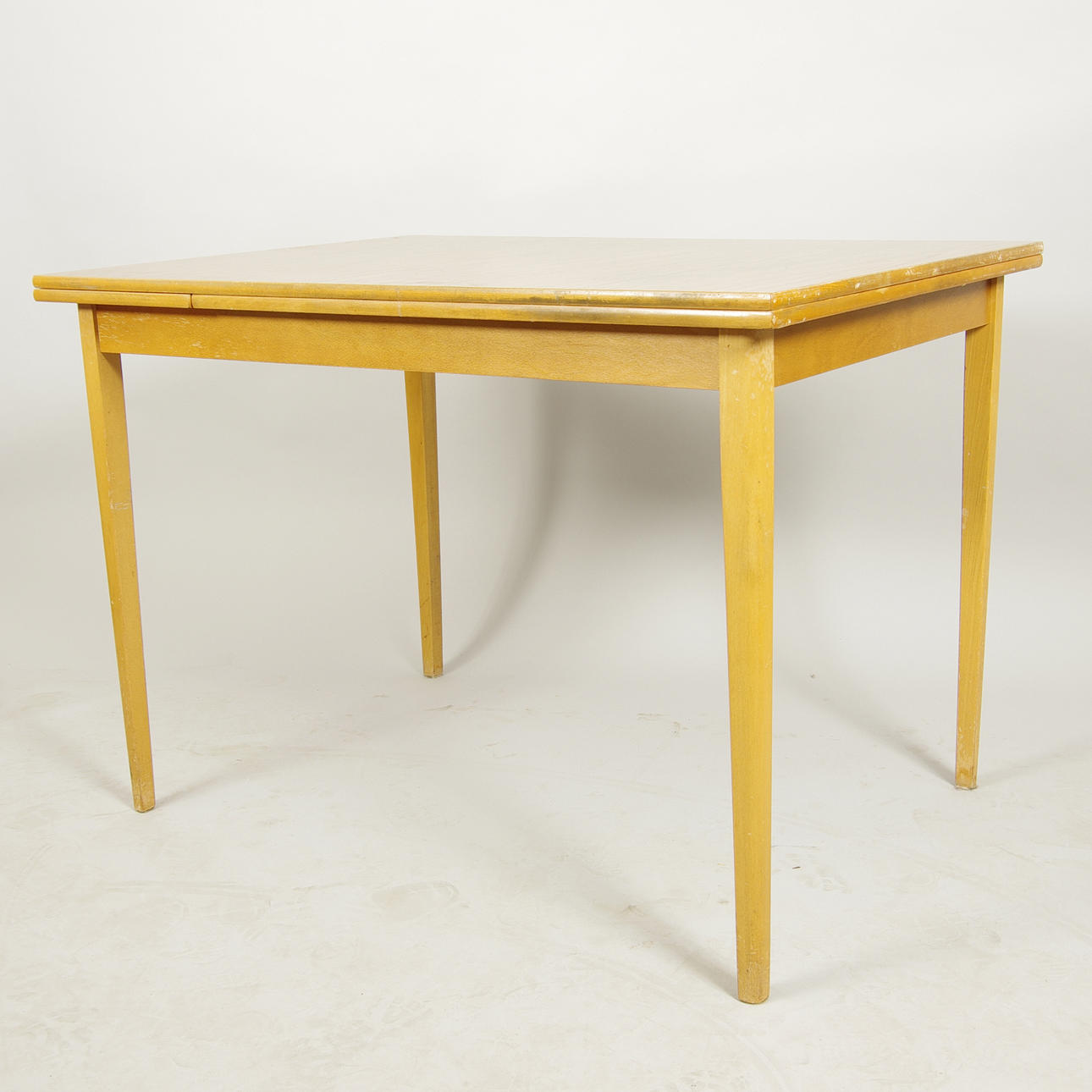 KÖKSBORD, underrede i bok, 1900-talets mitt.