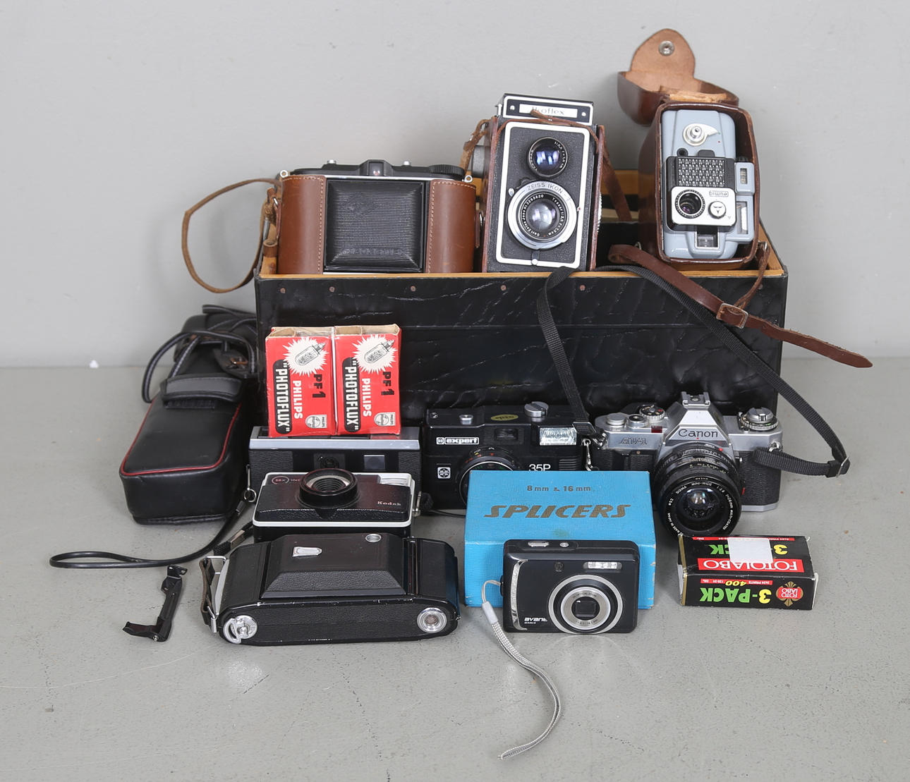 PARTI KAMEROR, bl.a. Ikoflex, eumig, Canon AV-1, 1900-tal.