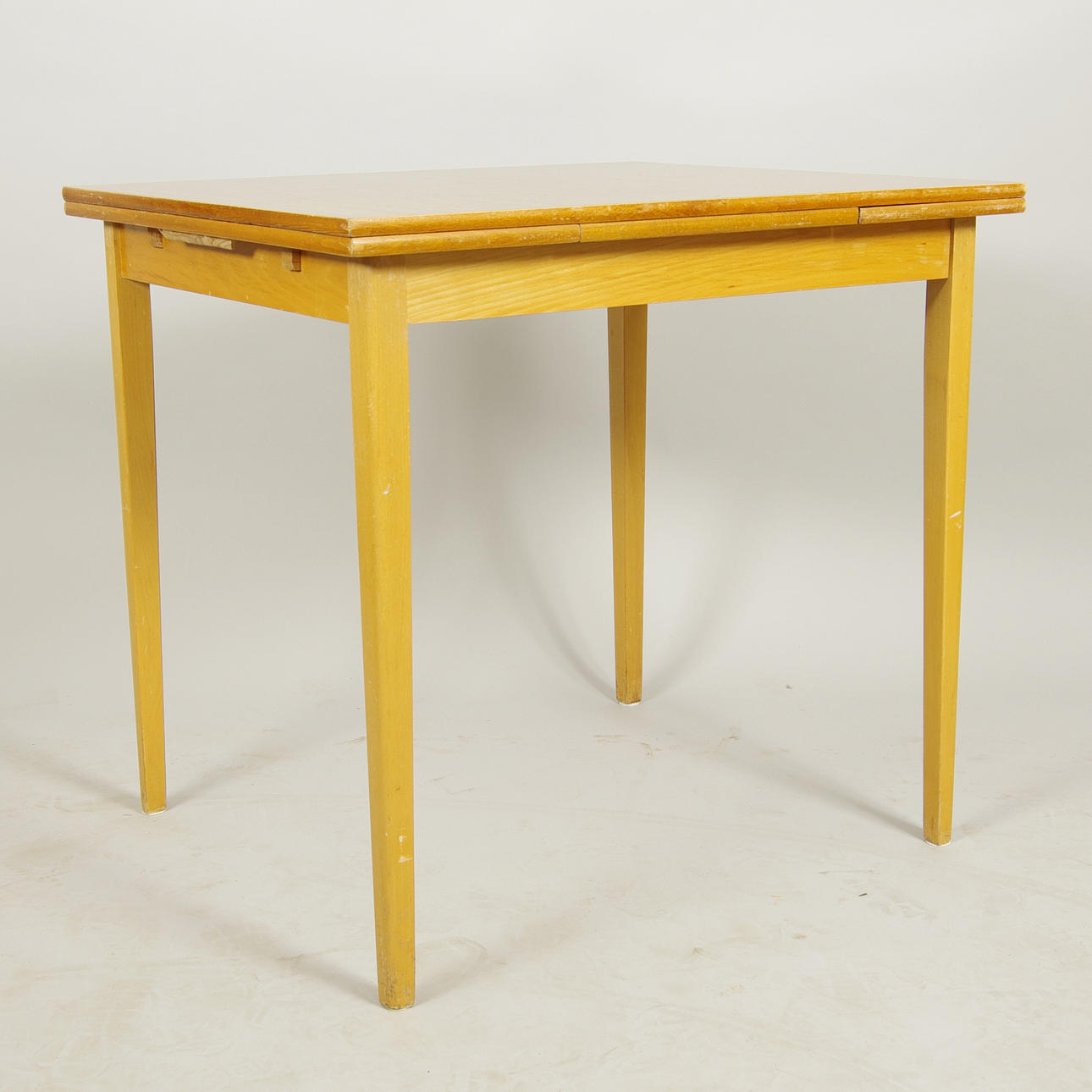 KÖKSBORD, underrede i bok, 1900-talets mitt.