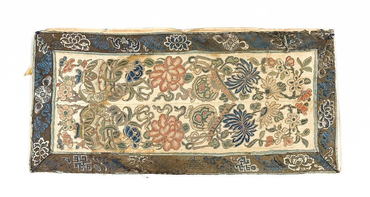 Ein chinesisches Seidentextil, wahrscheinlich 19. Jahrhundert.