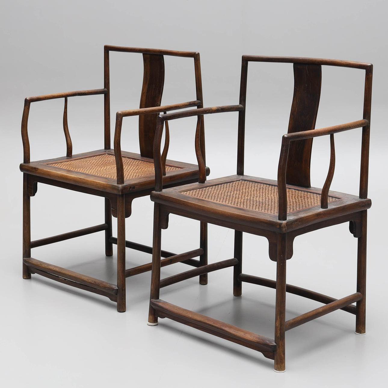 Ein Paar Sessel aus der Qing-Dynastie, Singapur.