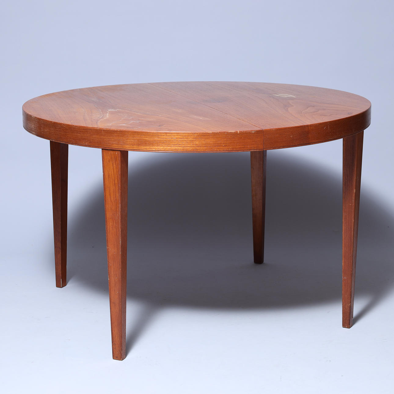 SEVERIN HANSEN. Circular teak dining table with insert plate, Haslev Møbelsnedkeri, Denmark, circa 1960s (2).