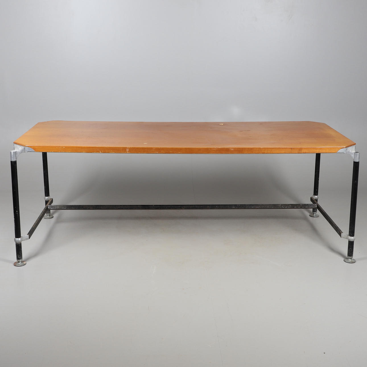 MESA INDUSTRIAL GRANDE.