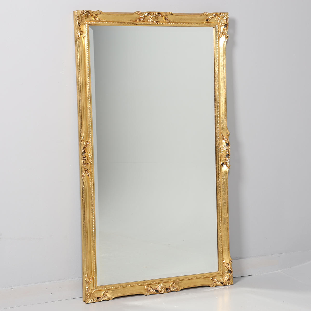 MIRROR, faceted glass.