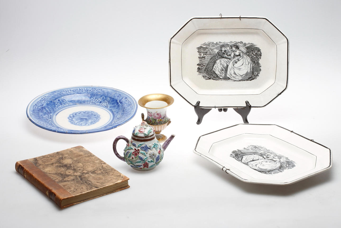 KERAMIKFÖREMÅL samt BOK, 6 delar, bl.a. Meissen 1700-1900-tal.