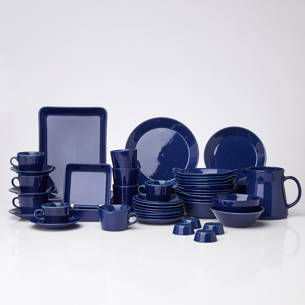 KAJ FRANCK. Tableware Kilta, 55 dlr, Arabia, blue glaze. Ceramics
