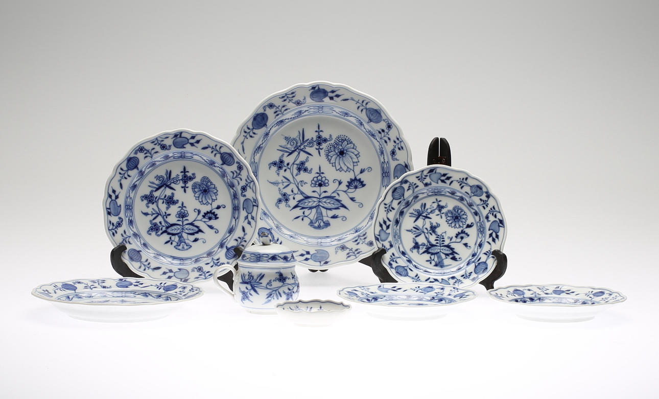SERVISDELAR, porslin, 8 del, Meissen, lökmönster.