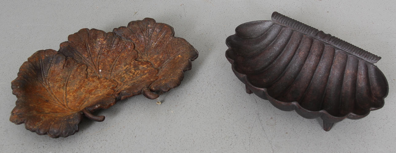 SPOTTKOPPAR, 2 st, gjutjärn, 1800/1900-tal.