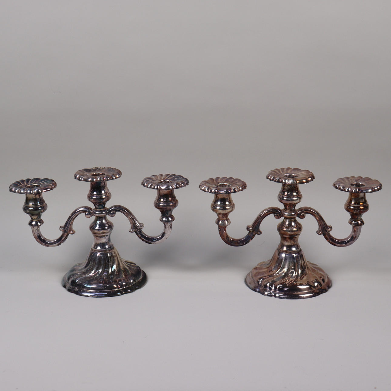 LJUSSTAKAR, barockstil, nysilver, 1 par.