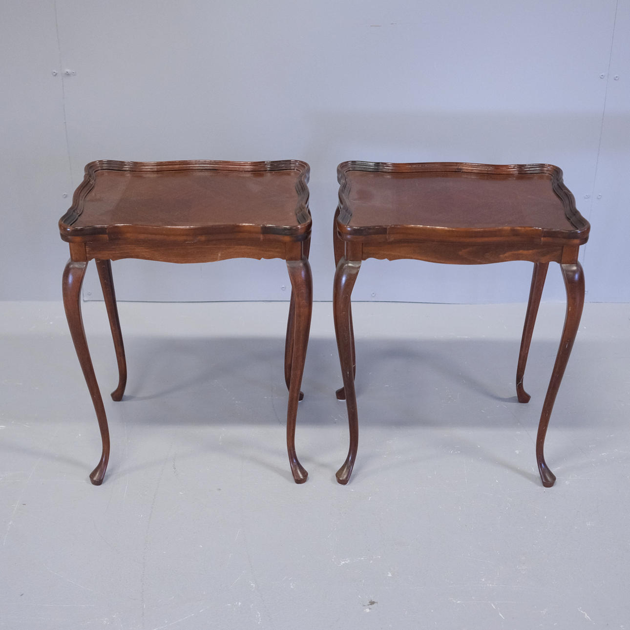 SIDOBORD, NYROKOKOSTIL, TVÅ STYCKEN.