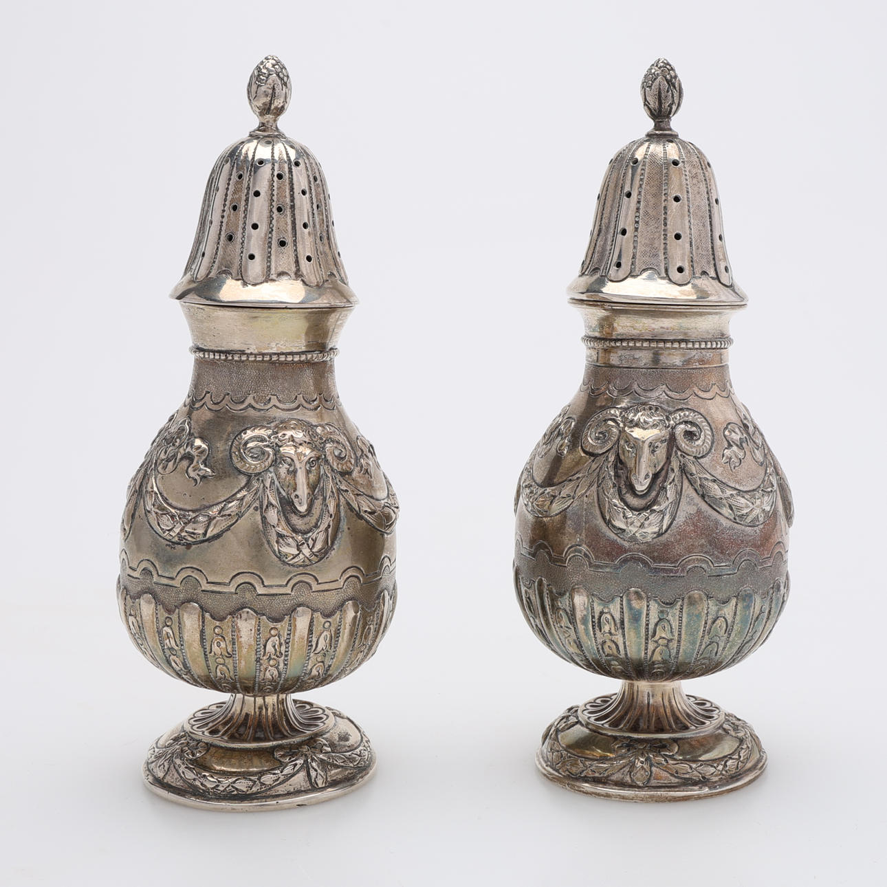 ROCIADORES, UN PAR, PLATEADOS.