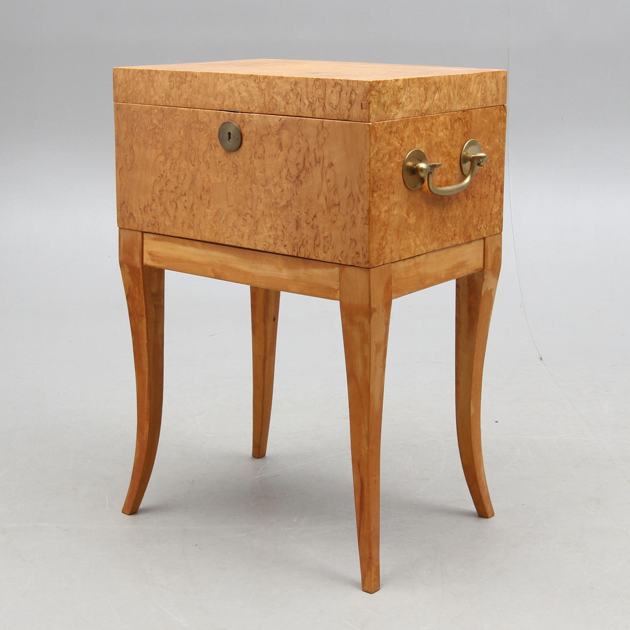 SKRIN på benställning, rotfanér. Karl Johan-stil, omkring 1900.