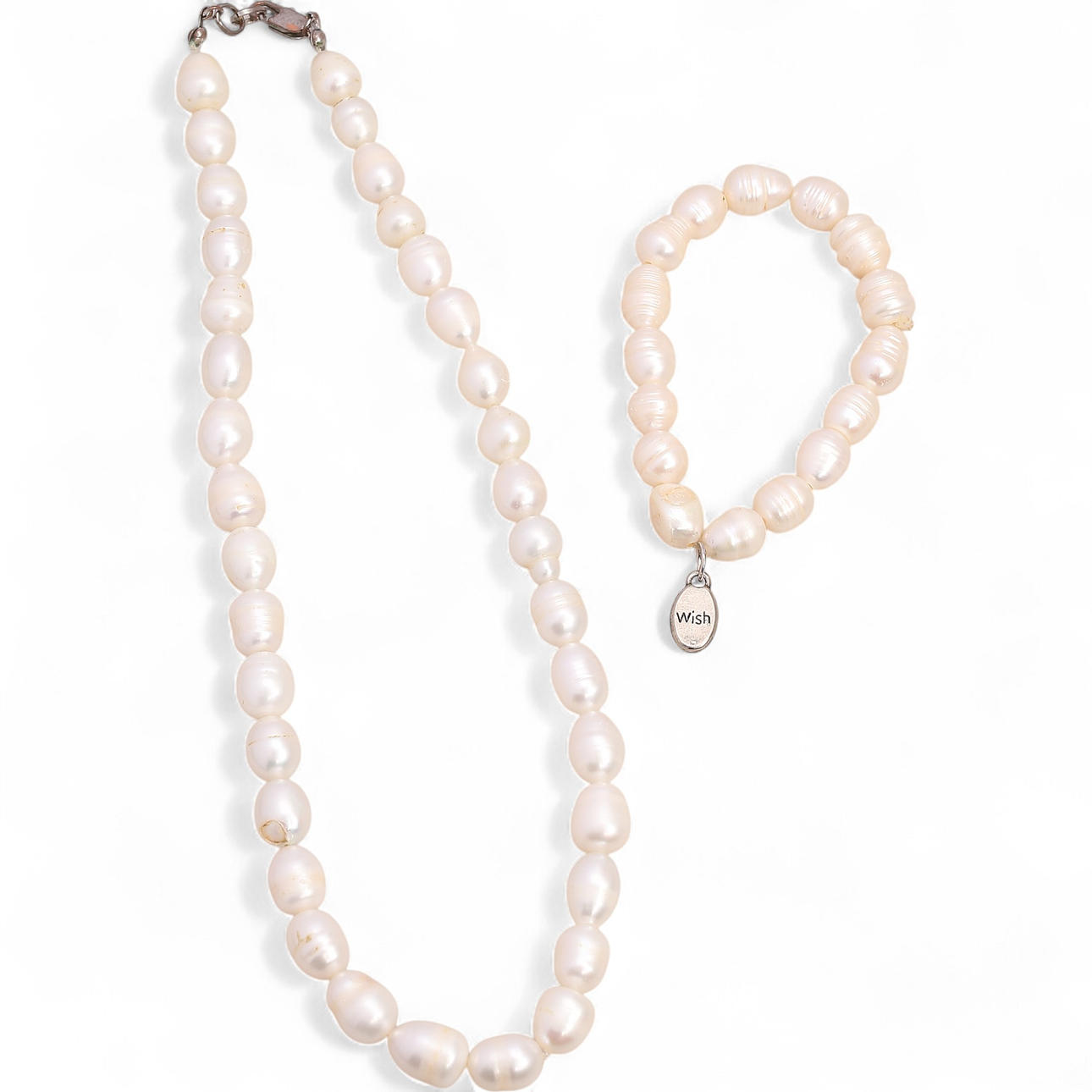 Pearls bracelet and choker.