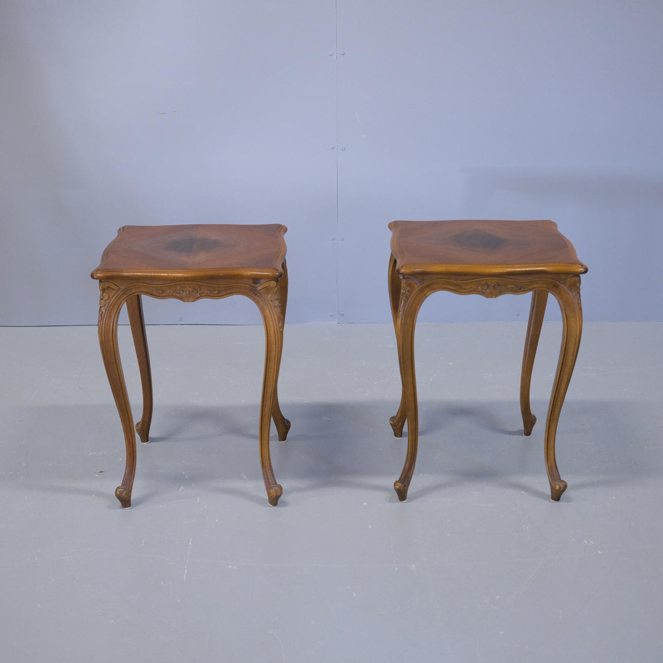 BEISTELLTISCH, ZWEITEILIG, ROKOKOSTIL.