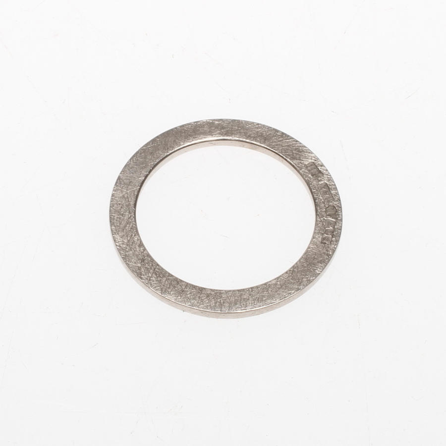 RING, 18k vitguld, Peter Dewitt, Sandström. 2009, vikt 2,8 gram.