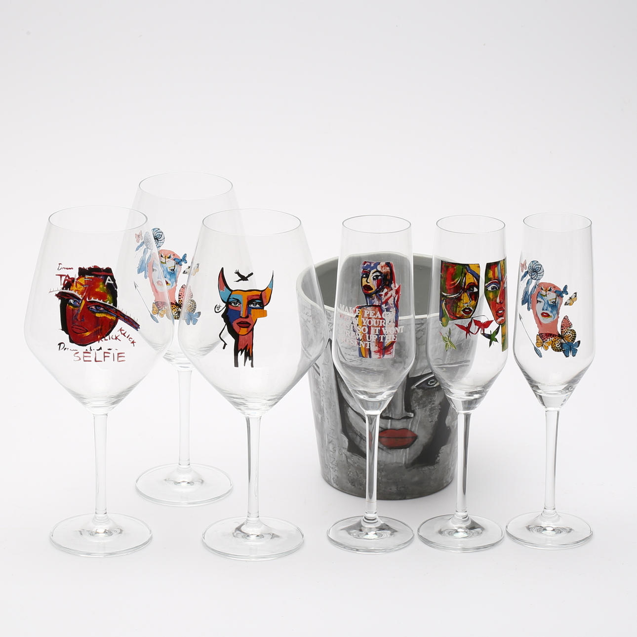 Ein siebenteiliges Carolina Gynning Glasgeschirrset.