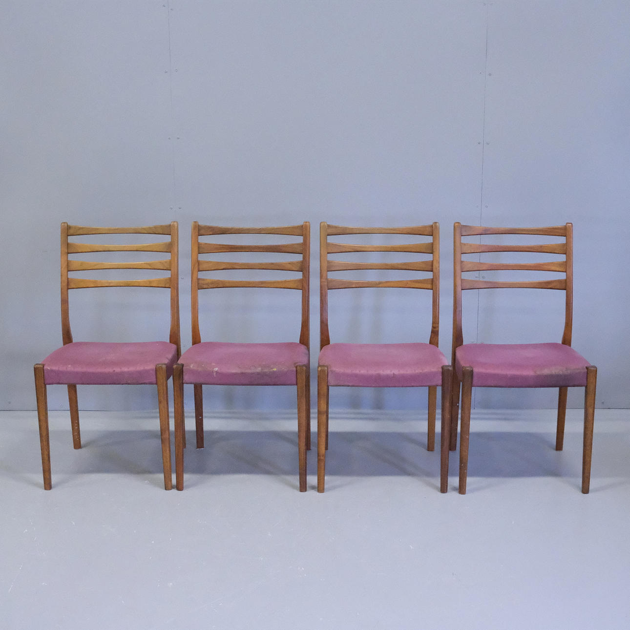 FYRA STOLAR, VALNÖT, SVEGARDS, MARKARYD.