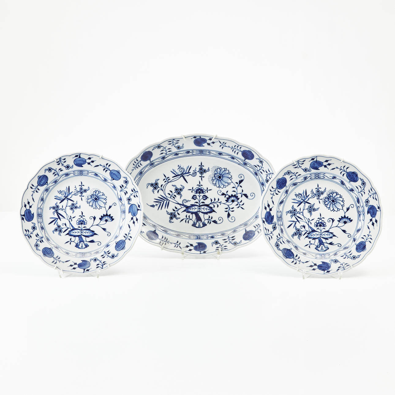 MEISSEN, 2 plates and 1 saucer, “The Onion Pattern”, 20th century.