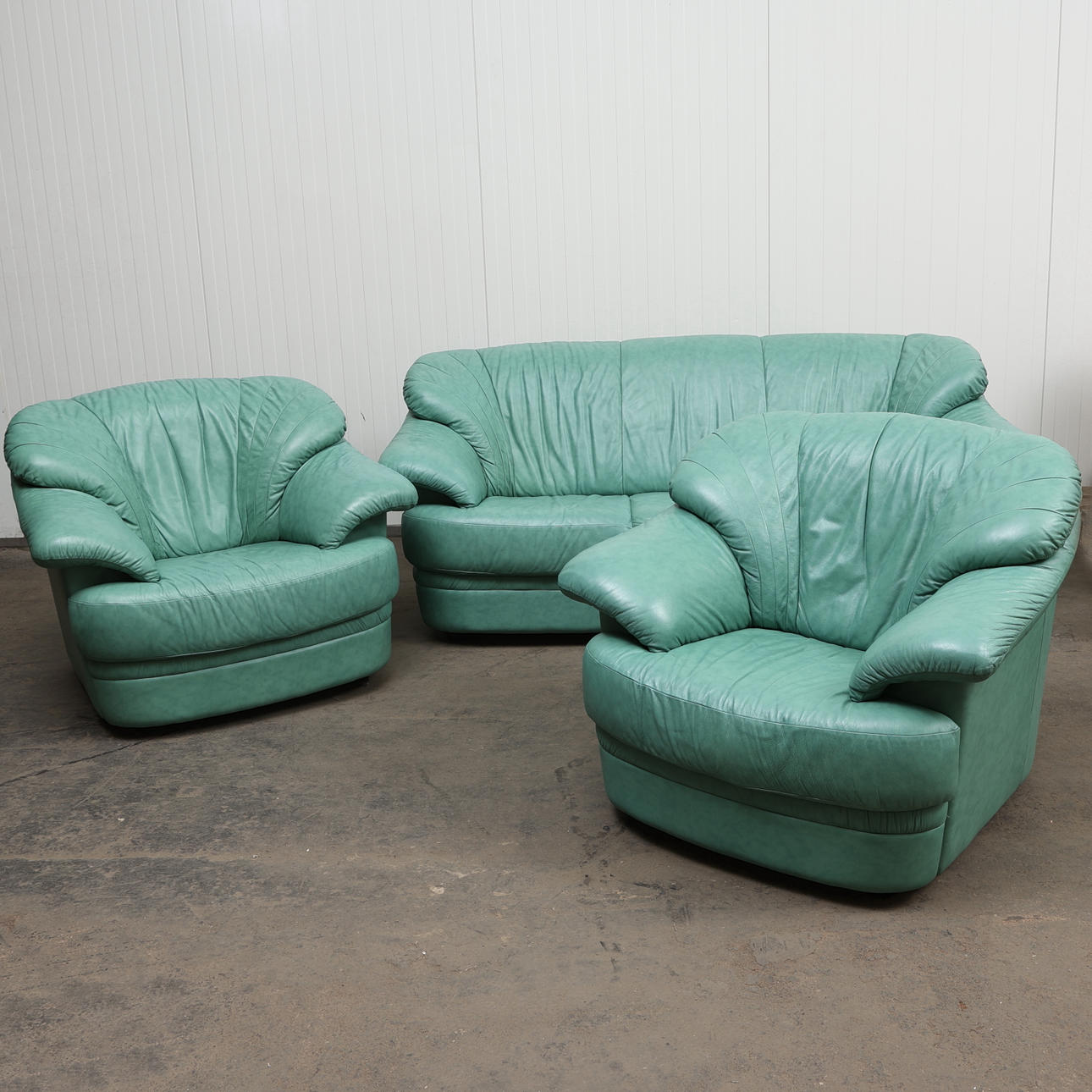 A 3-piece sofa set, turquoise leather.