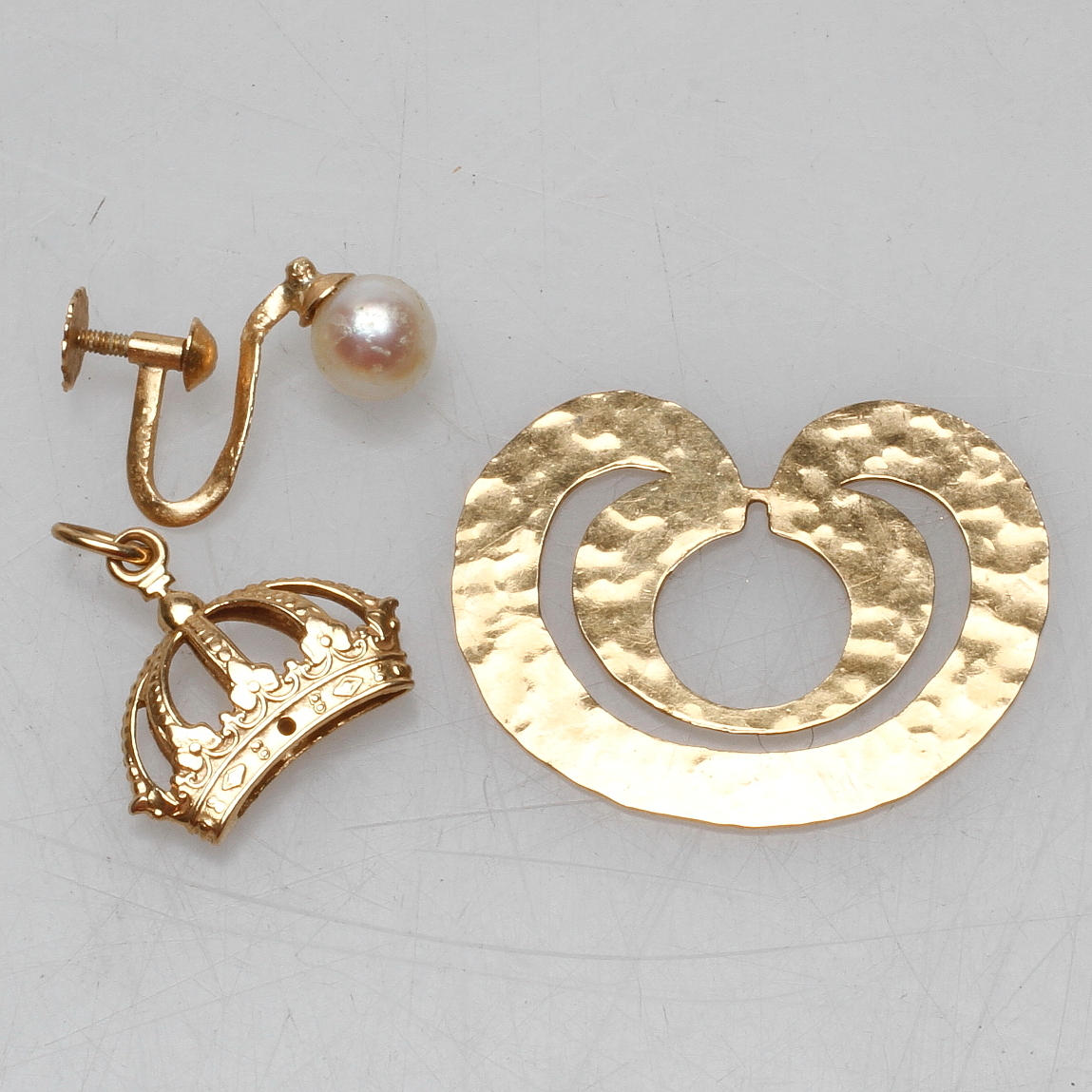 GULD, vikt 4,1 gram.