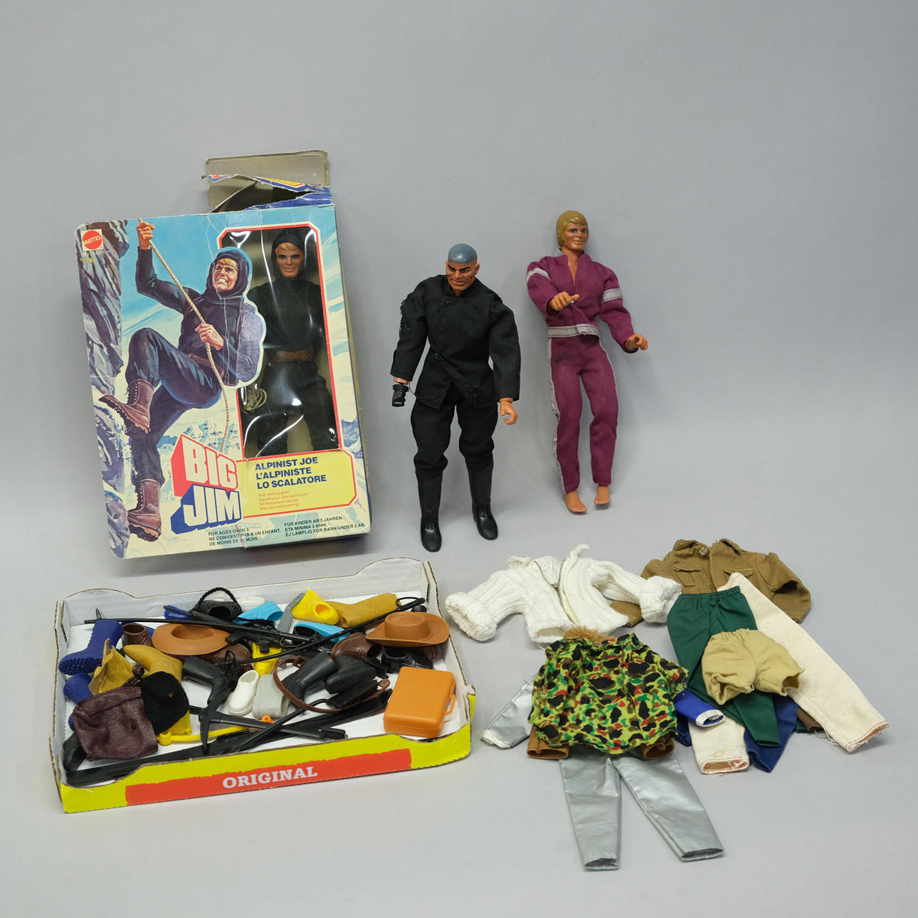 MATTEL, BIG JIM, TRES MUÑECOS CON ACCESORIOS.