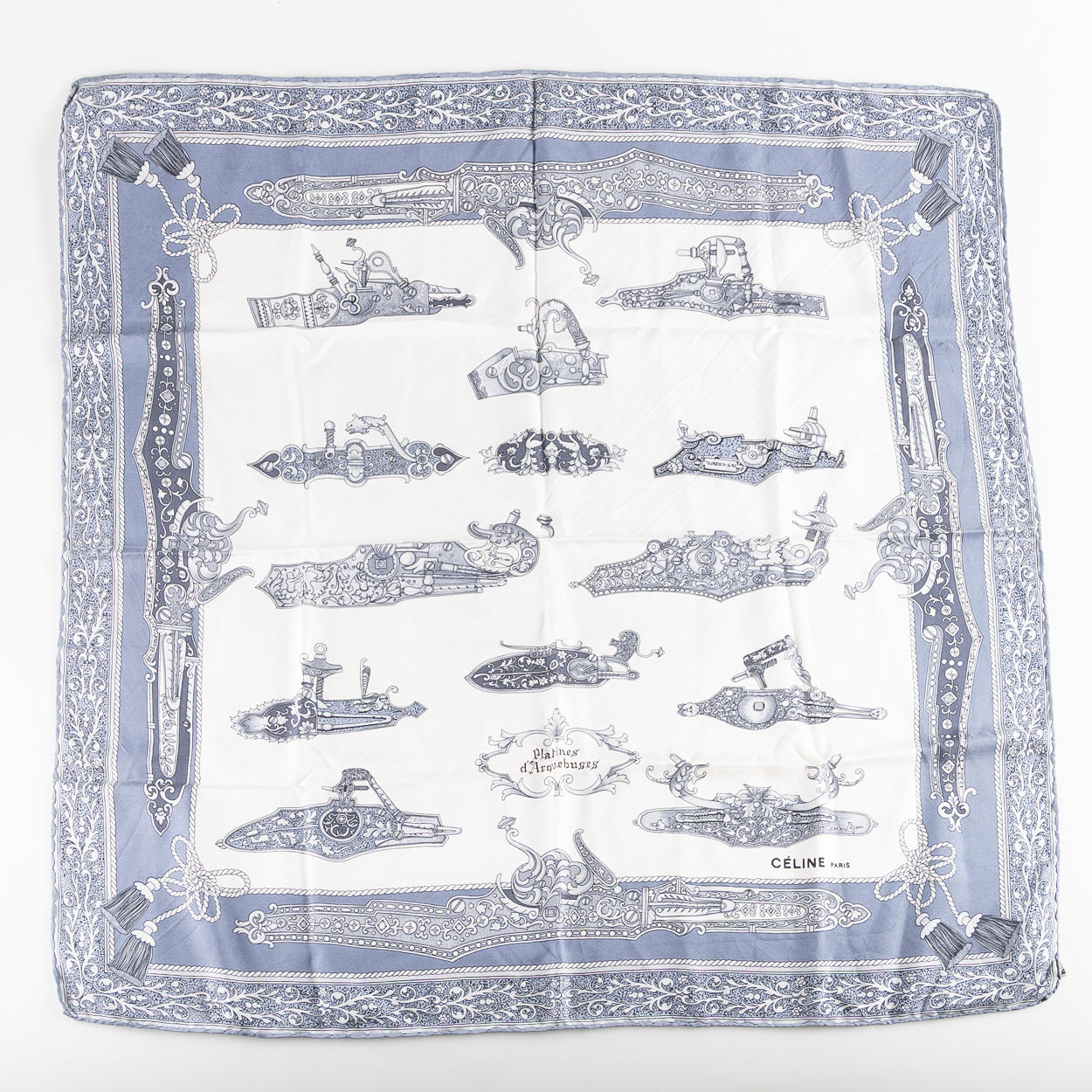 CELINE, Seidentuch, „Platines d' Arquebuses“.