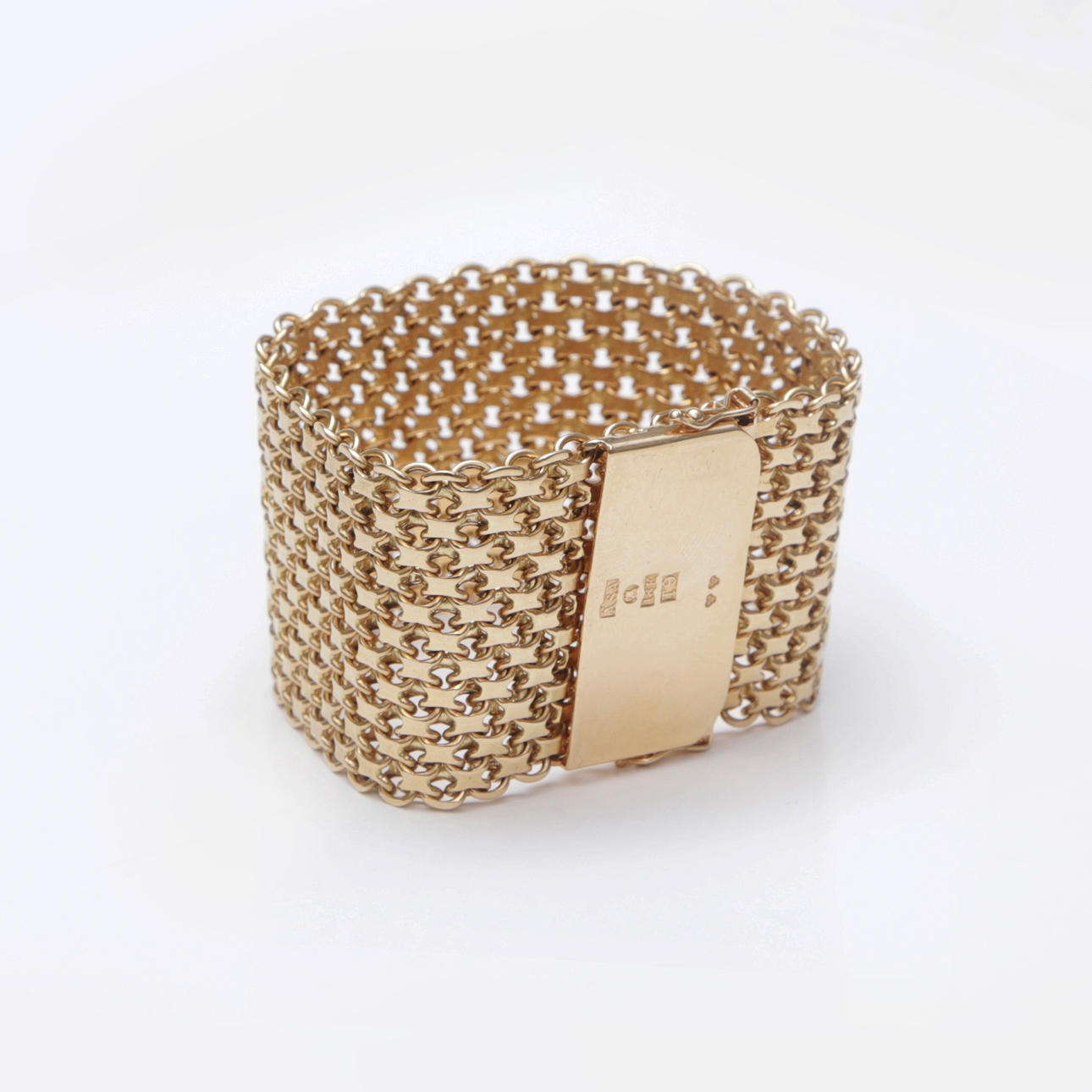 UNA MAGNÍFICA PULSERA de oro de 18 quilates.