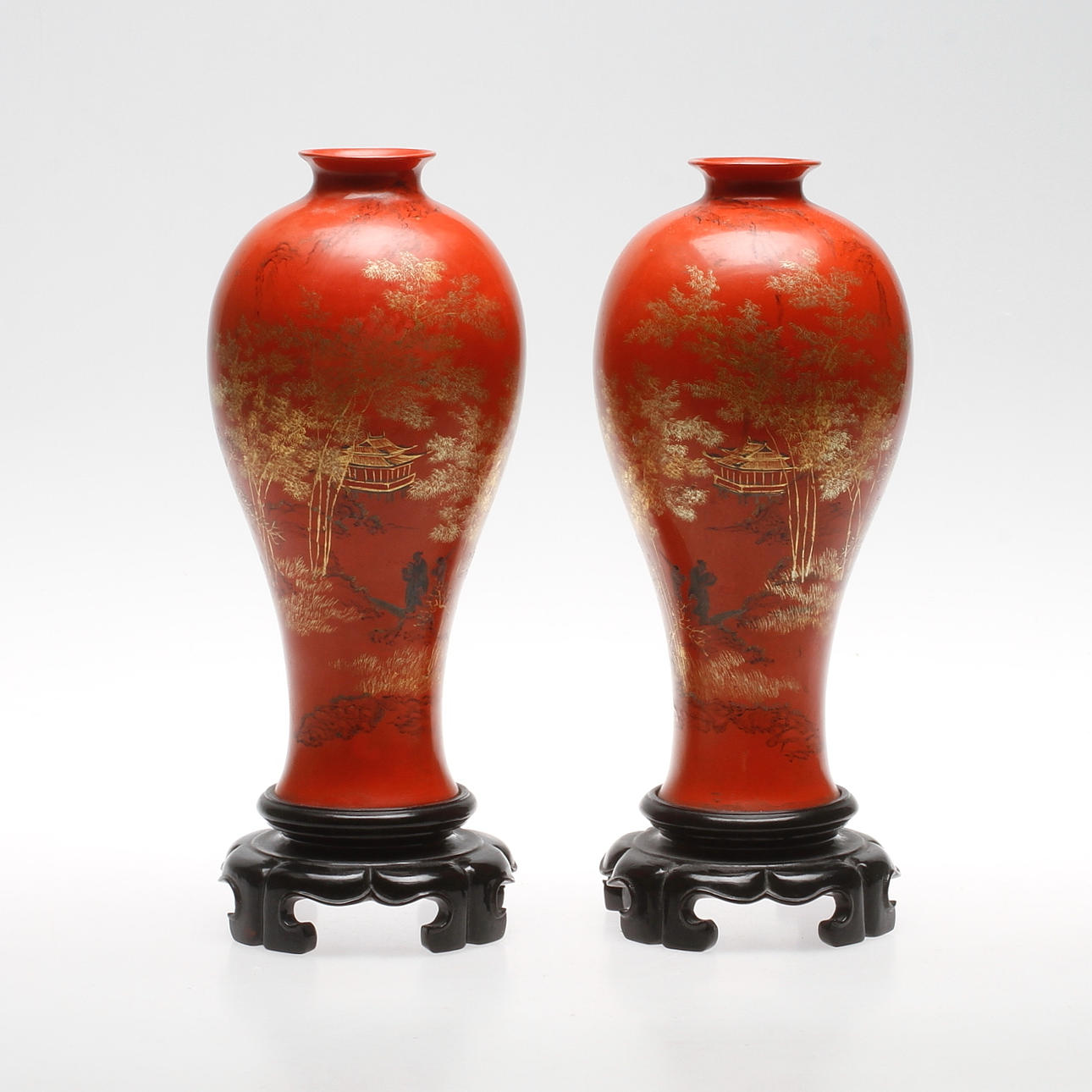 VASER, ett par, lackarbete, Kina, 1900-talets första hälft.