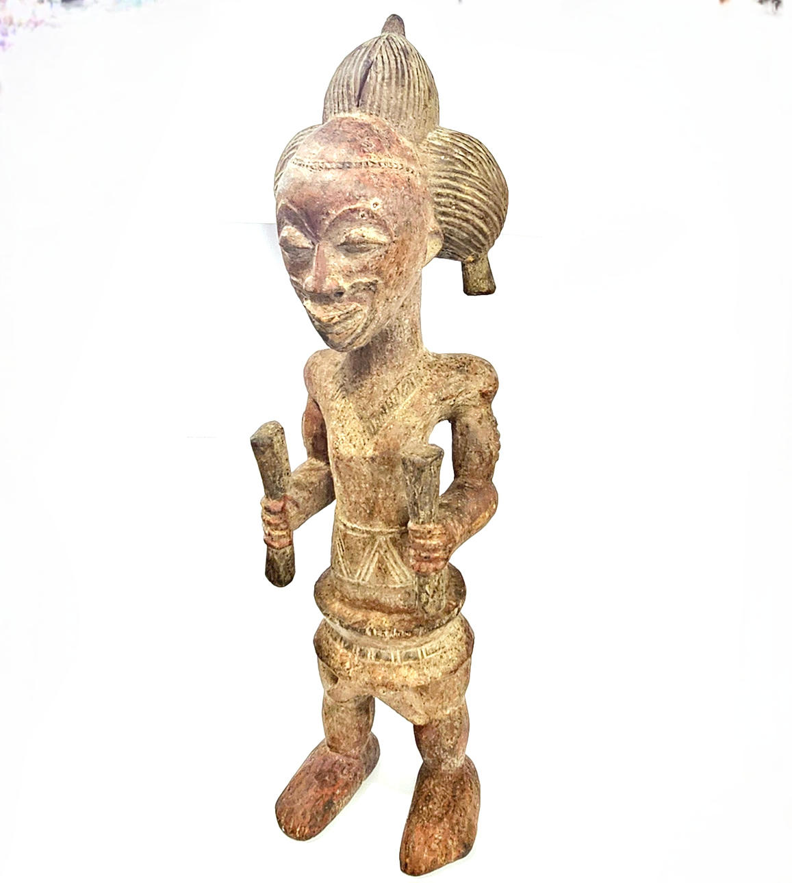 Talla africana en madera ligeramente policromada.