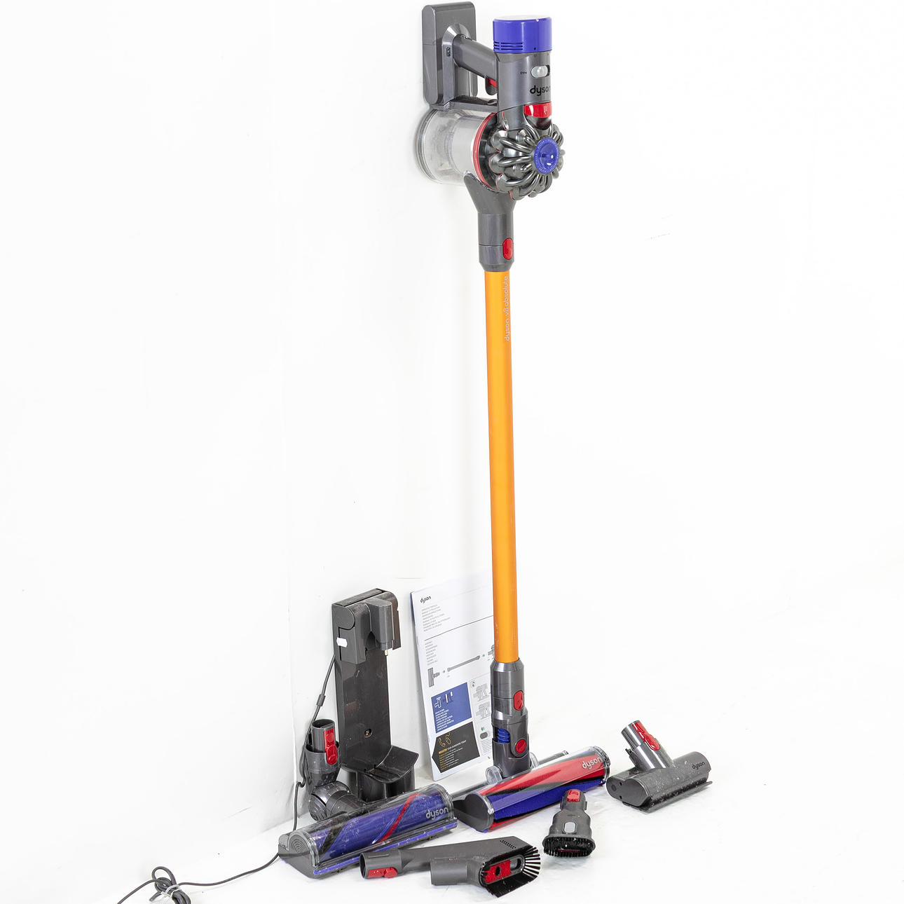 VACUUM CLEANER, Dyson V8™ Absolute.