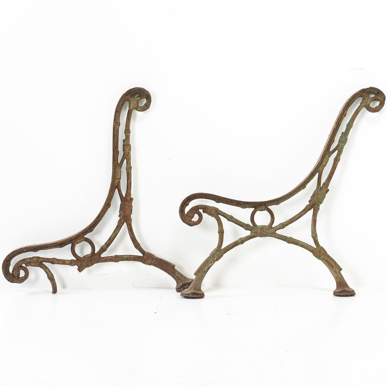 GABLES puutarhasohvalle, 2 kpl, valurautaa.