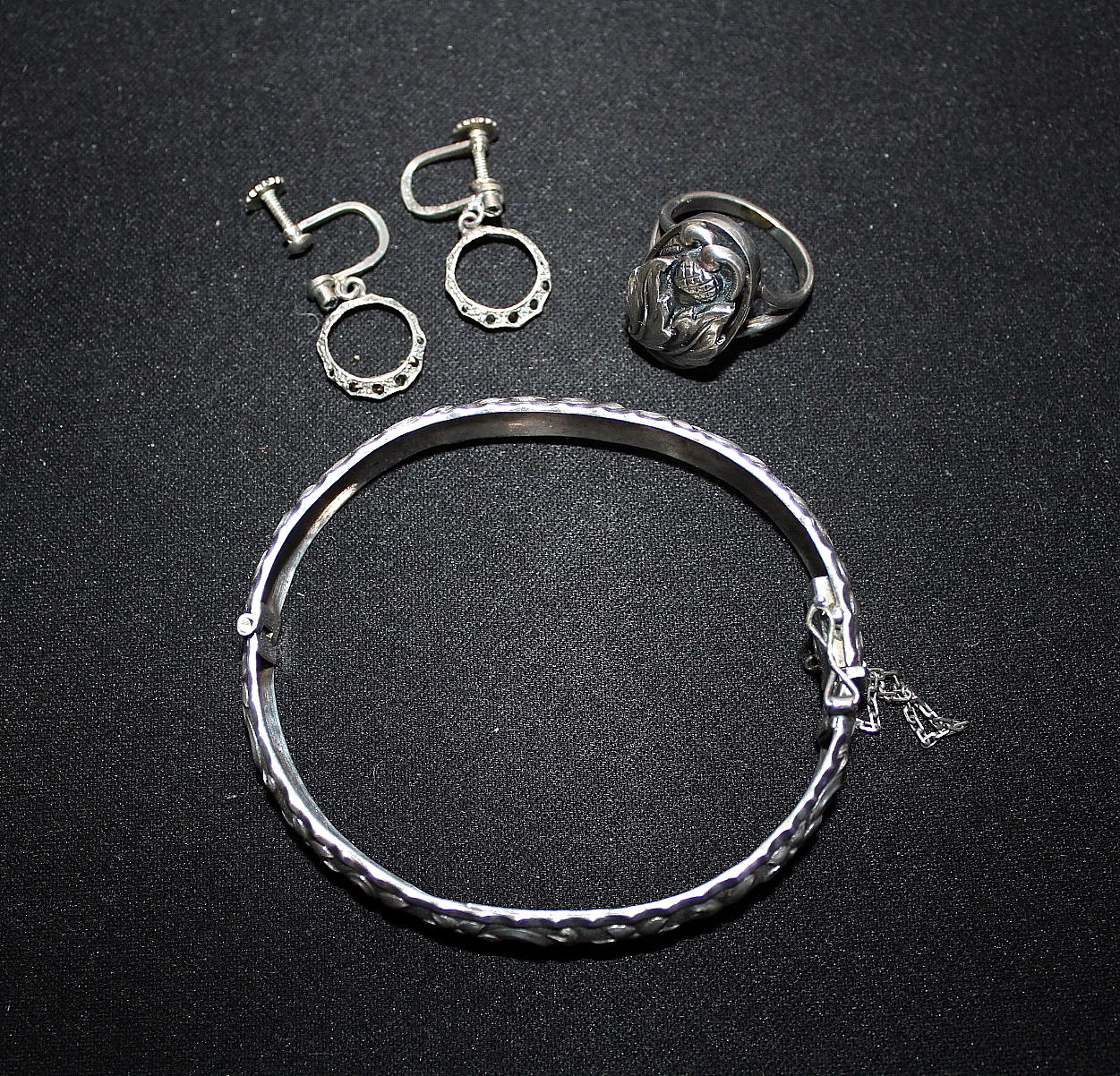 GOLDE KAPLAN. armband, ring och örhängen, silver.