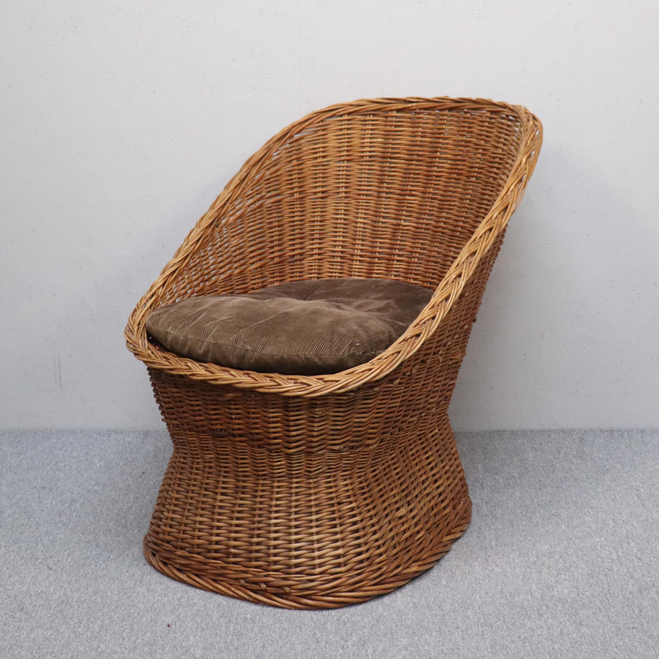 KORGSTOL med dyna, 1960/70-tal.