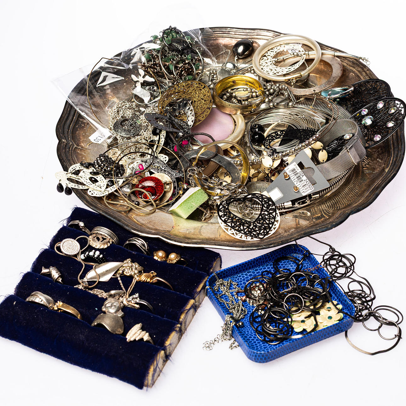 JOYERÍA/BISUTERÍA, mucha plata.